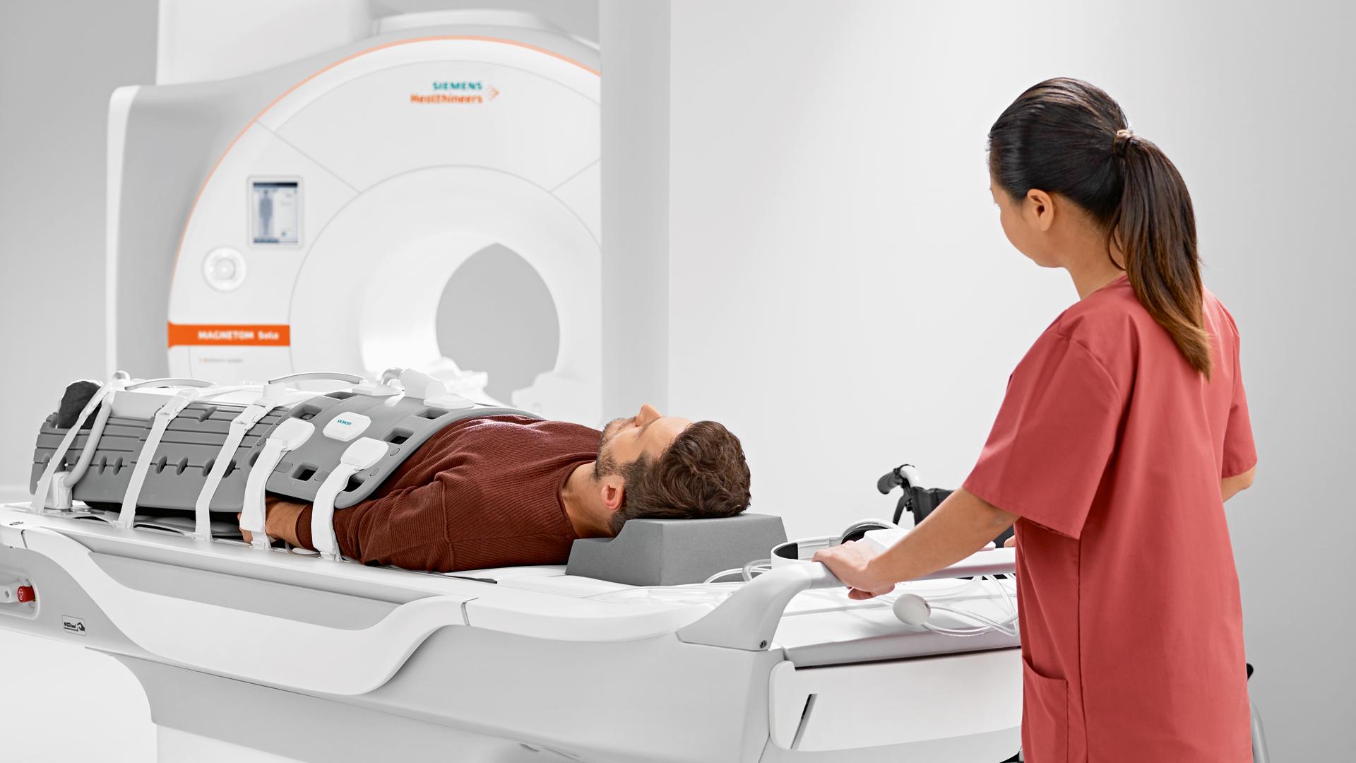 Siemens_Healthineers_MRI_1-5t-MRI-Scanners_MAGNETOM-Sola-Cardiovascular_Table_16-9_1800000005560006
