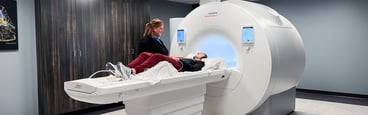 Radiologic technologist assisting a patient a MRI scan on the MAGNETOM Free.Max